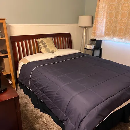 Comfy Cozy Room On Quiet Cul-De-Sac